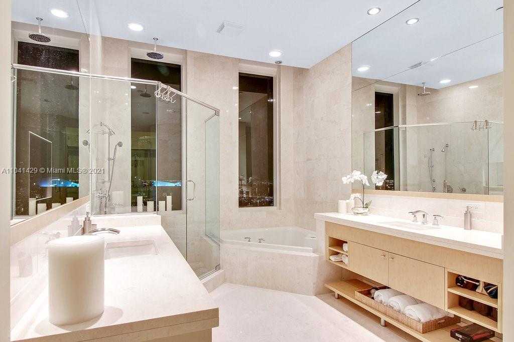 Small Image of 900 Brickell Key Blvd, Miami, FL 33131, USA Number 19