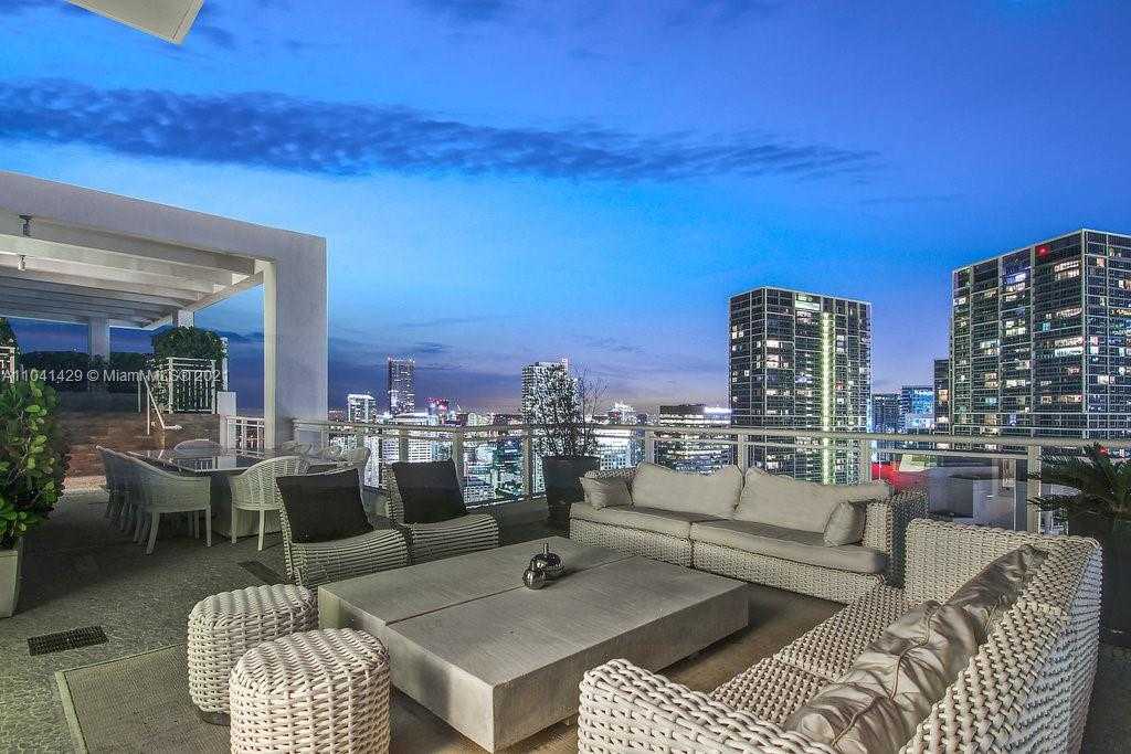 Small Image of 900 Brickell Key Blvd, Miami, FL 33131, USA Number 2
