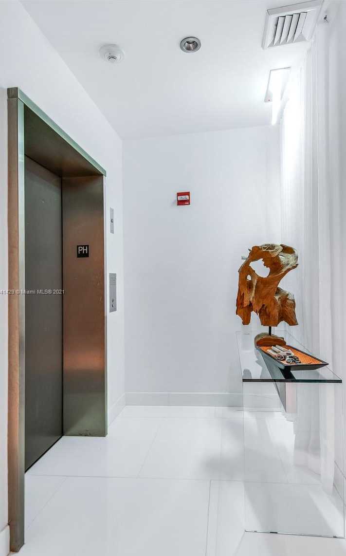 Small Image of 900 Brickell Key Blvd, Miami, FL 33131, USA Number 21