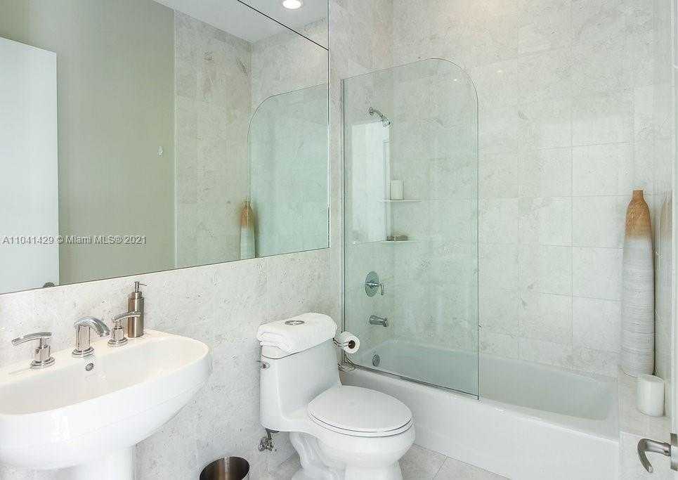 Small Image of 900 Brickell Key Blvd, Miami, FL 33131, USA Number 23