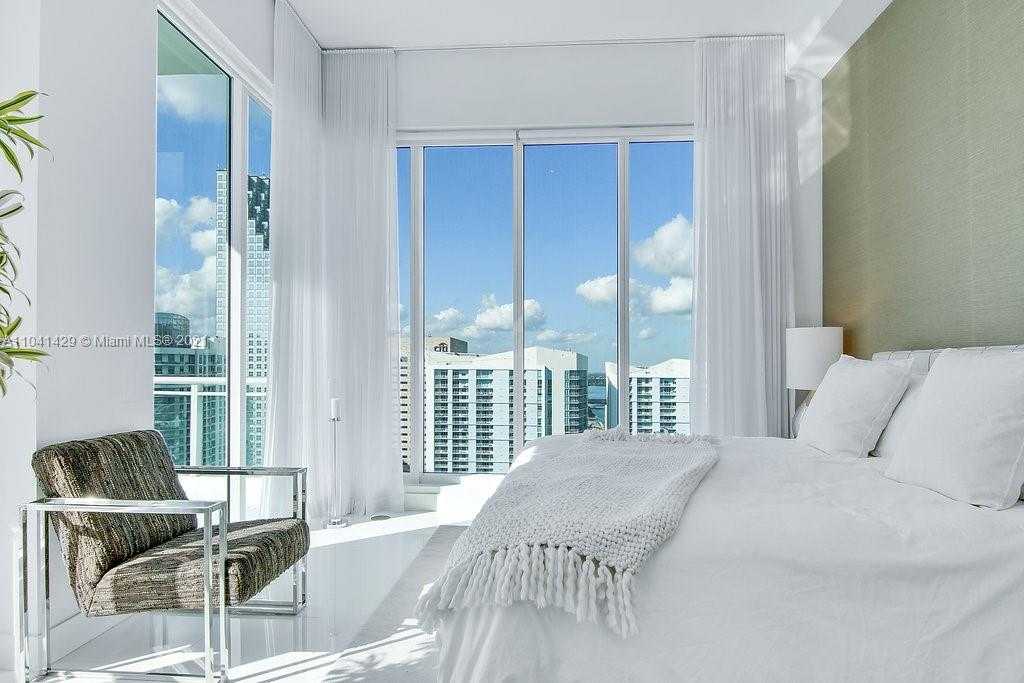 Small Image of 900 Brickell Key Blvd, Miami, FL 33131, USA Number 31