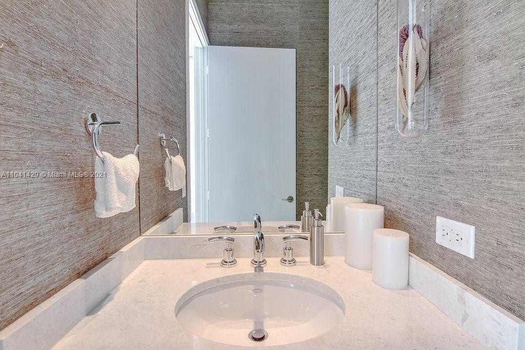 Small Image of 900 Brickell Key Blvd, Miami, FL 33131, USA Number 38