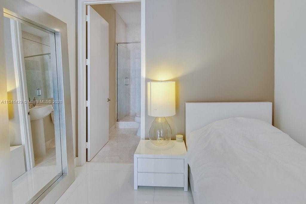 Small Image of 900 Brickell Key Blvd, Miami, FL 33131, USA Number 39
