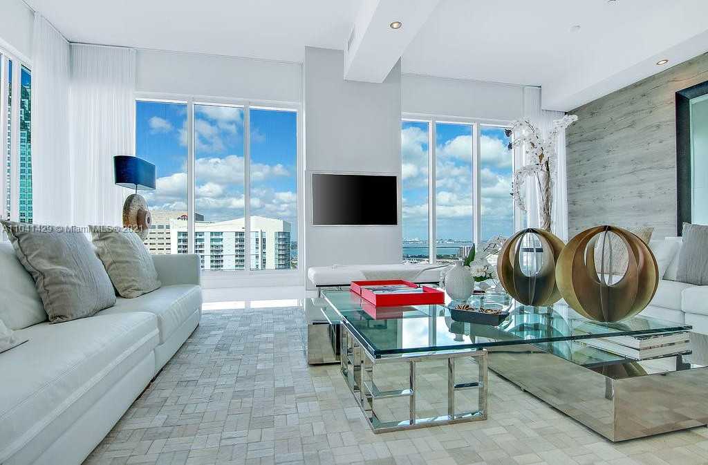 Small Image of 900 Brickell Key Blvd, Miami, FL 33131, USA Number 4