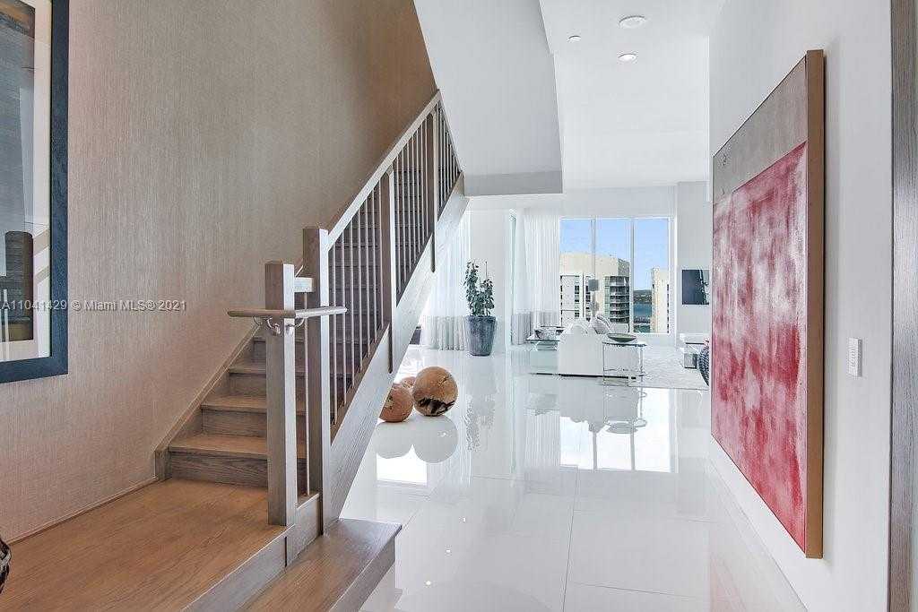 Small Image of 900 Brickell Key Blvd, Miami, FL 33131, USA Number 5