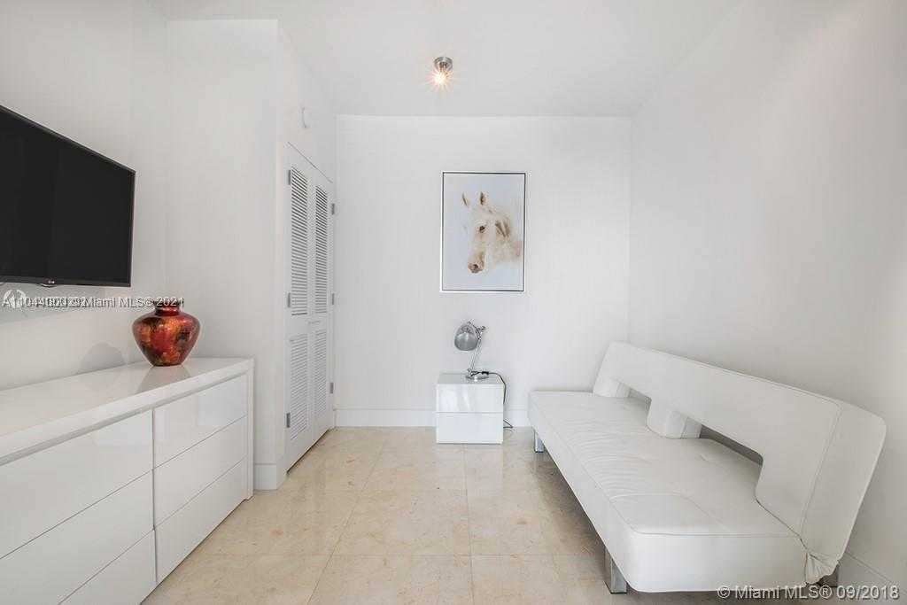 Small Image of 100 LINCOLN RD #PH14, Miami Beach Number 4