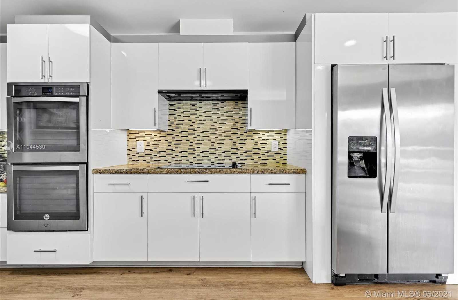 Small Image of 10 ISLAND DR, Key Biscayne Number 12