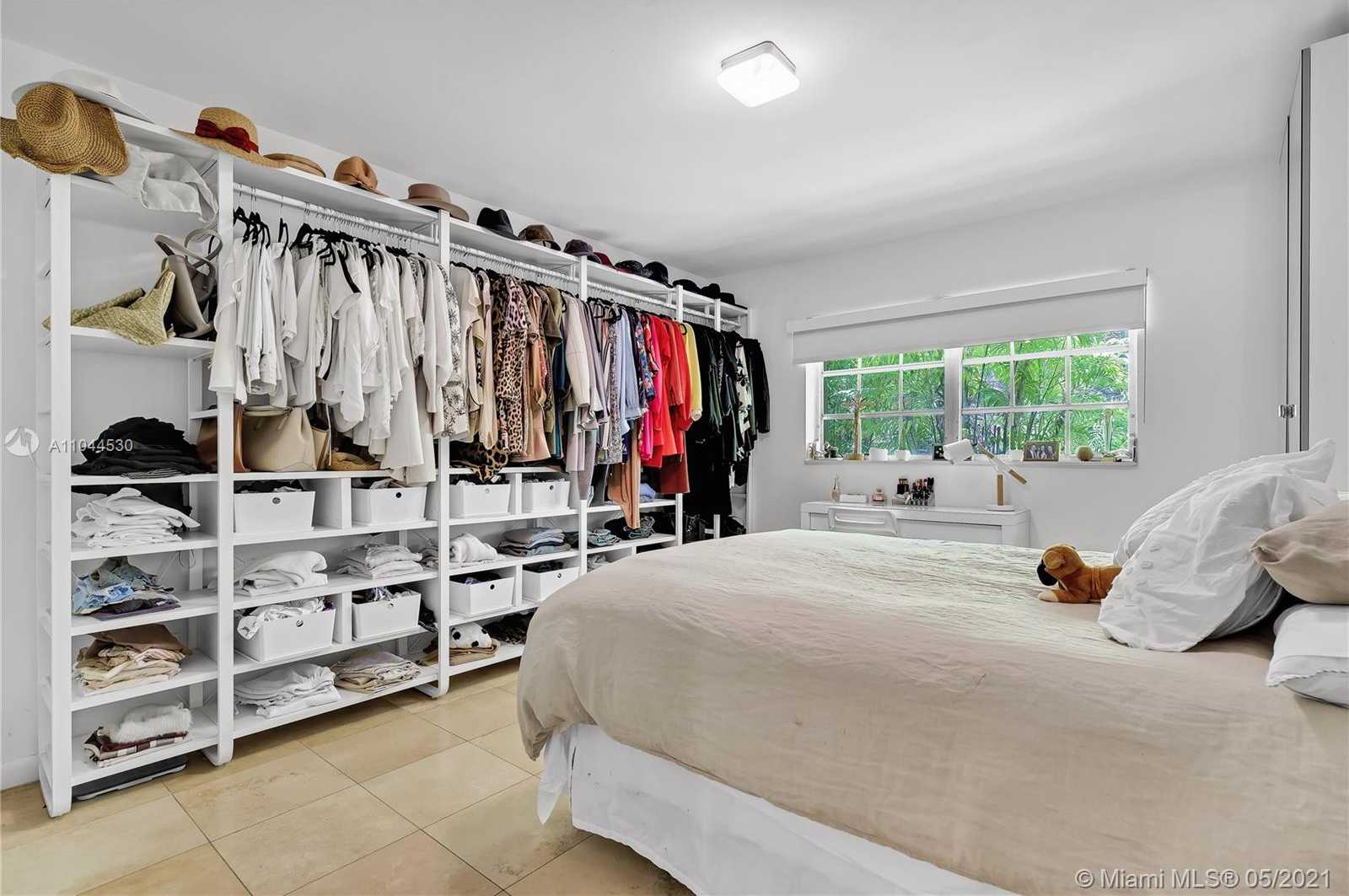 Small Image of 10 ISLAND DR, Key Biscayne Number 15