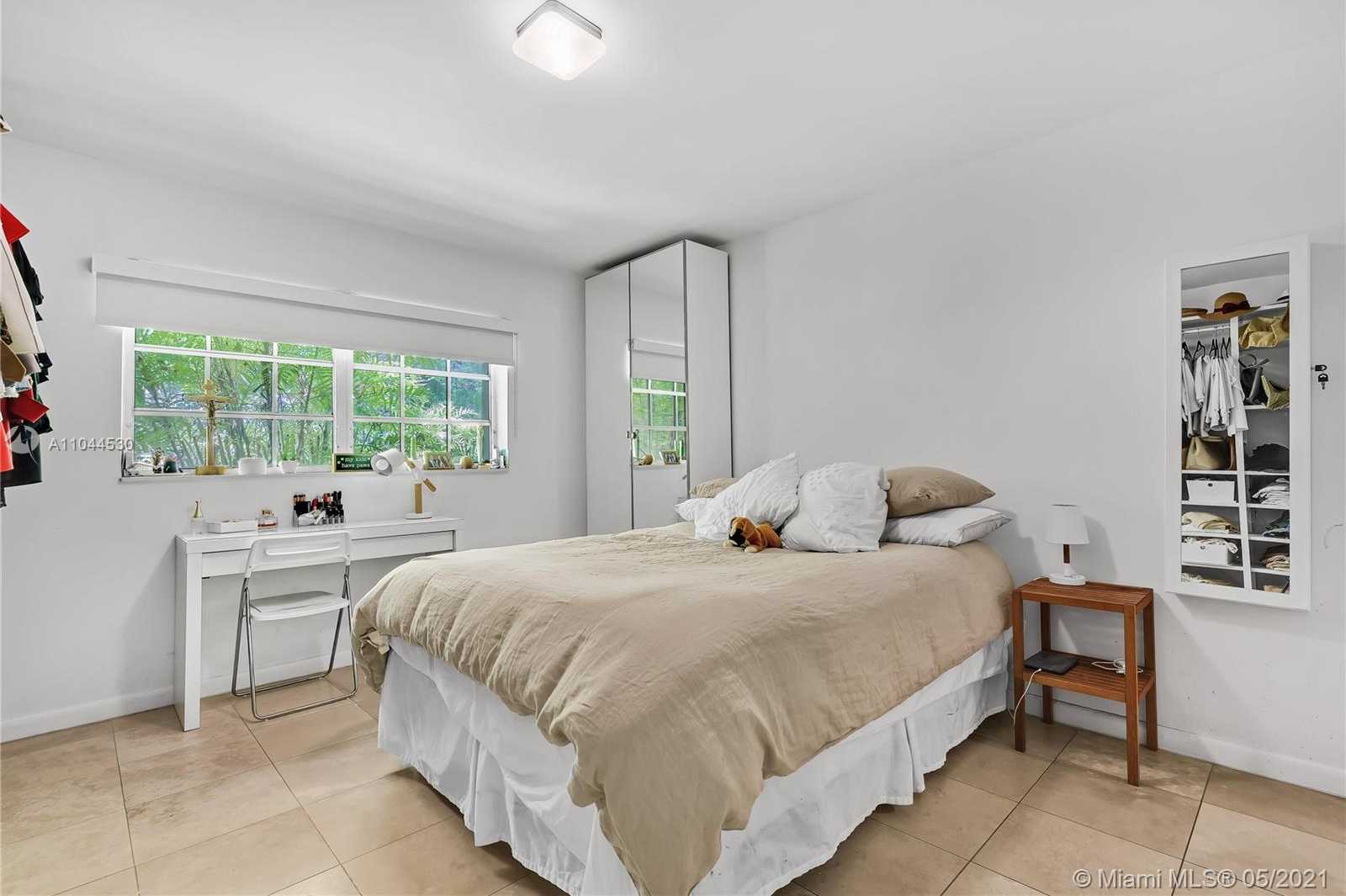Small Image of 10 ISLAND DR, Key Biscayne Number 16