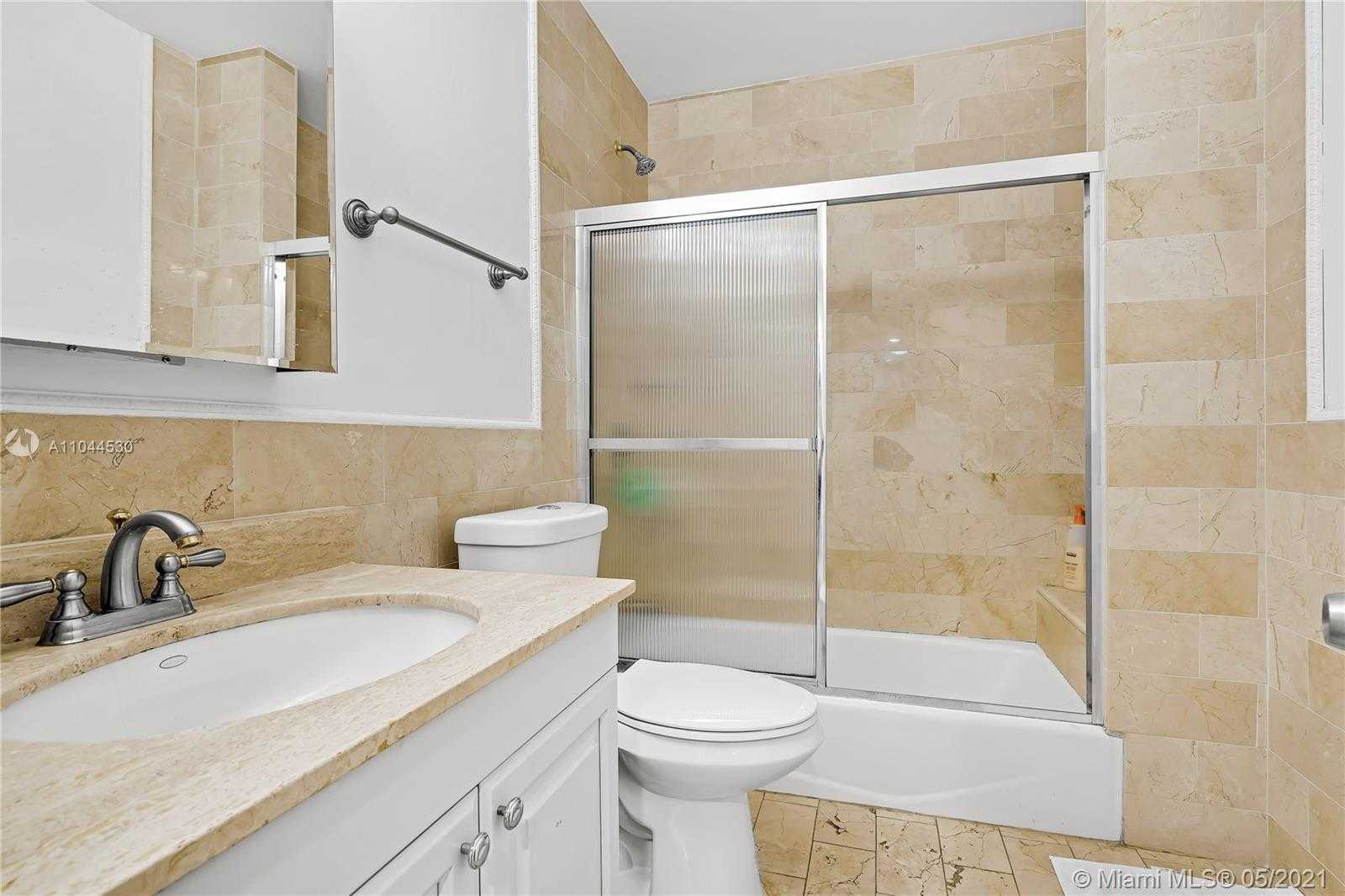 Small Image of 10 ISLAND DR, Key Biscayne Number 17