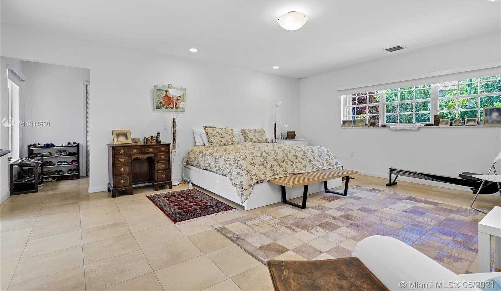 Small Image of 10 ISLAND DR, Key Biscayne Number 19