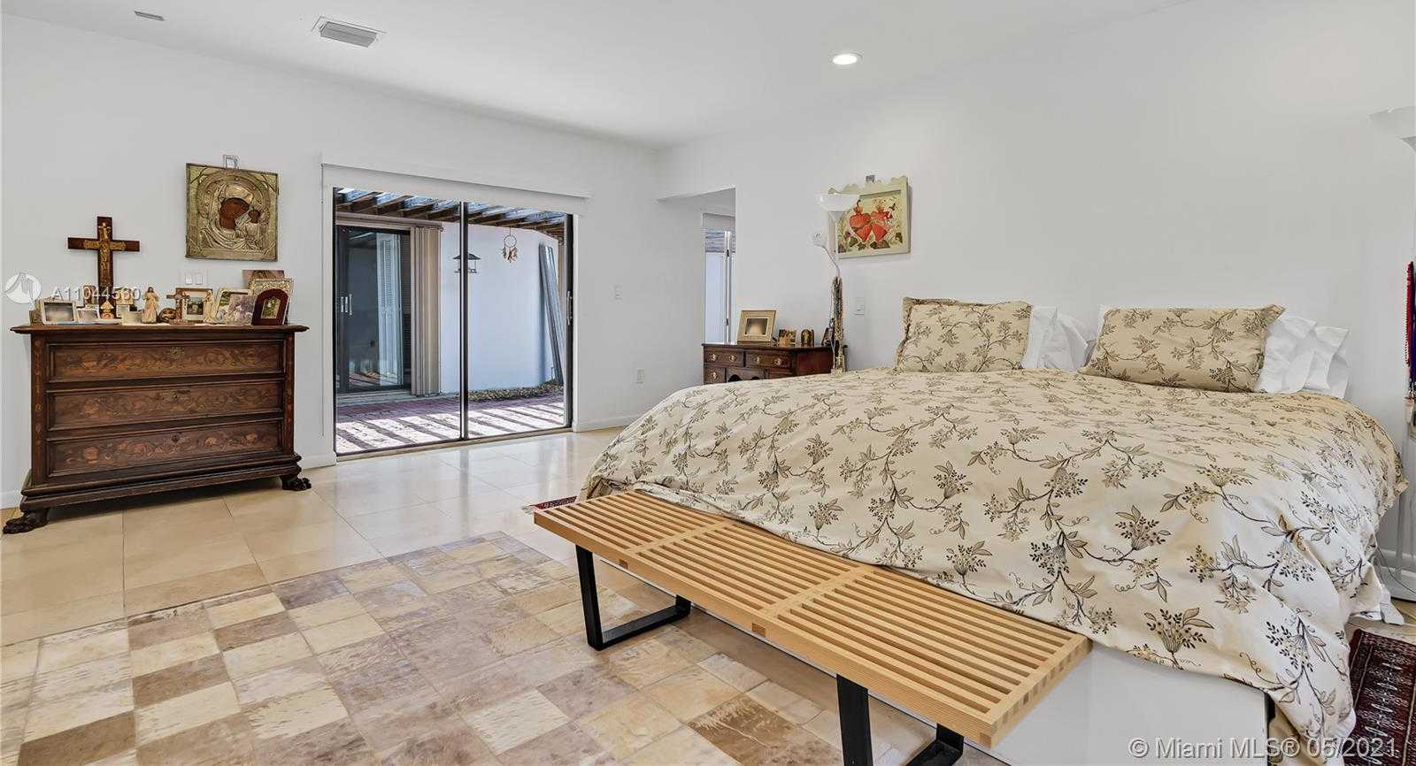 Small Image of 10 ISLAND DR, Key Biscayne Number 21