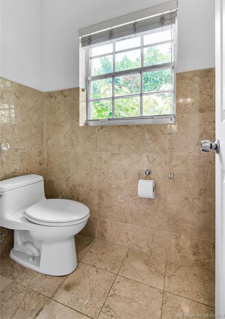 Small Image of 10 ISLAND DR, Key Biscayne Number 25