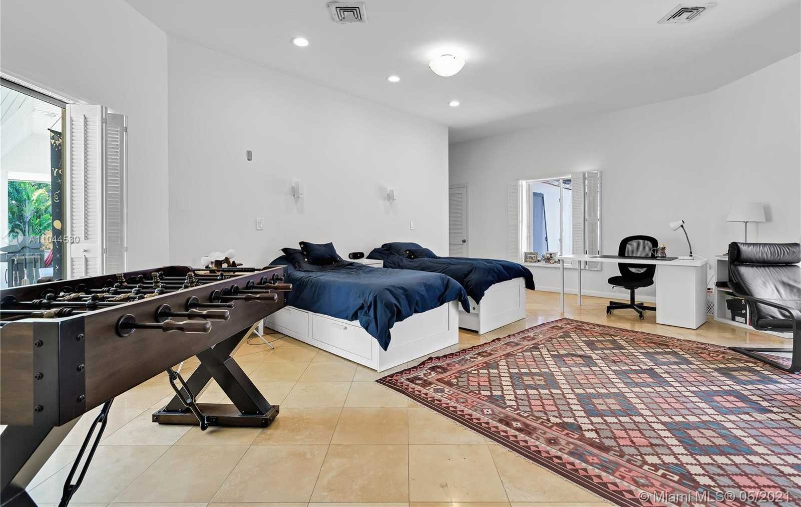 Small Image of 10 ISLAND DR, Key Biscayne Number 26