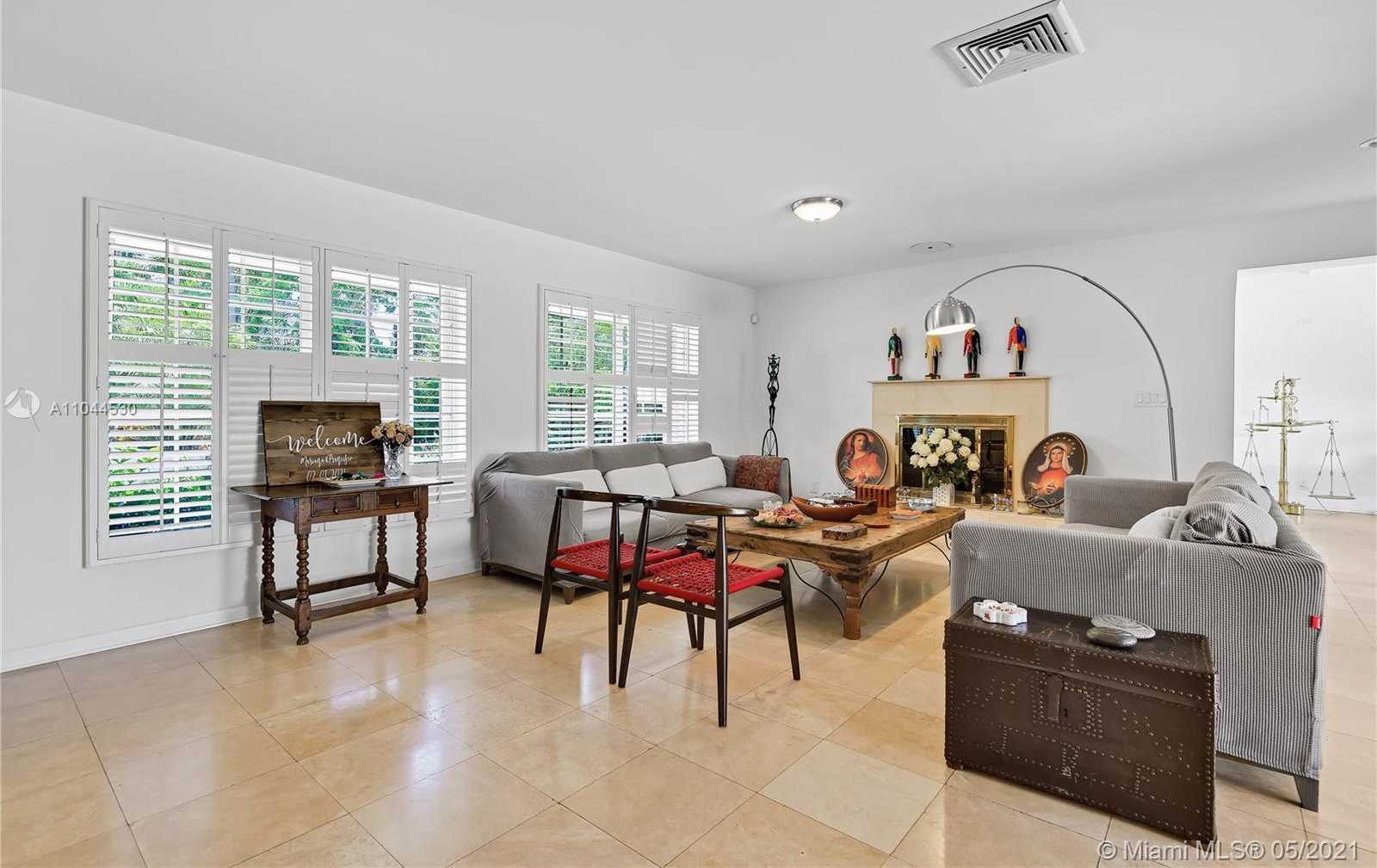 Small Image of 10 ISLAND DR, Key Biscayne Number 3