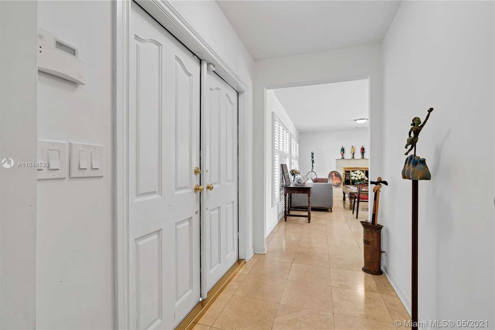 Small Image of 10 ISLAND DR, Key Biscayne Number 31