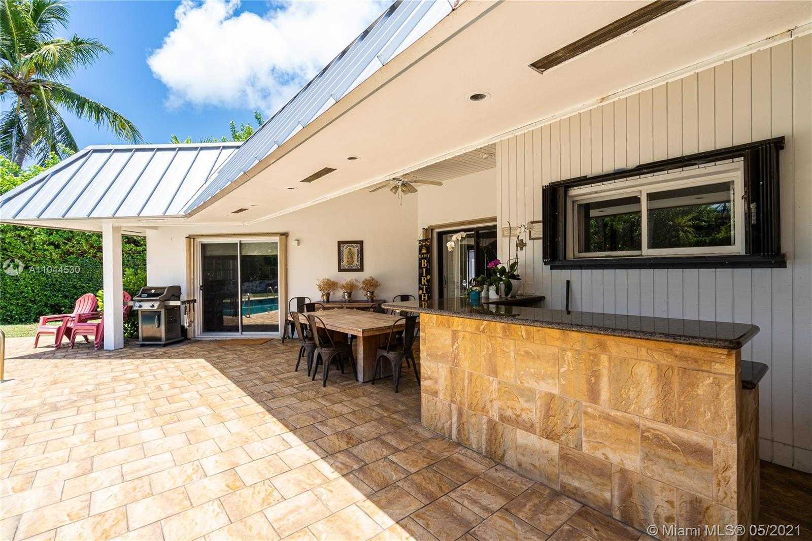 Small Image of 10 ISLAND DR, Key Biscayne Number 32
