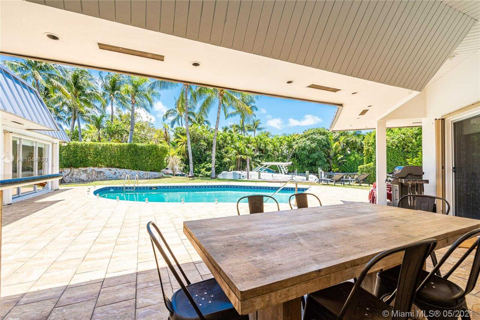 Small Image of 10 ISLAND DR, Key Biscayne Number 33