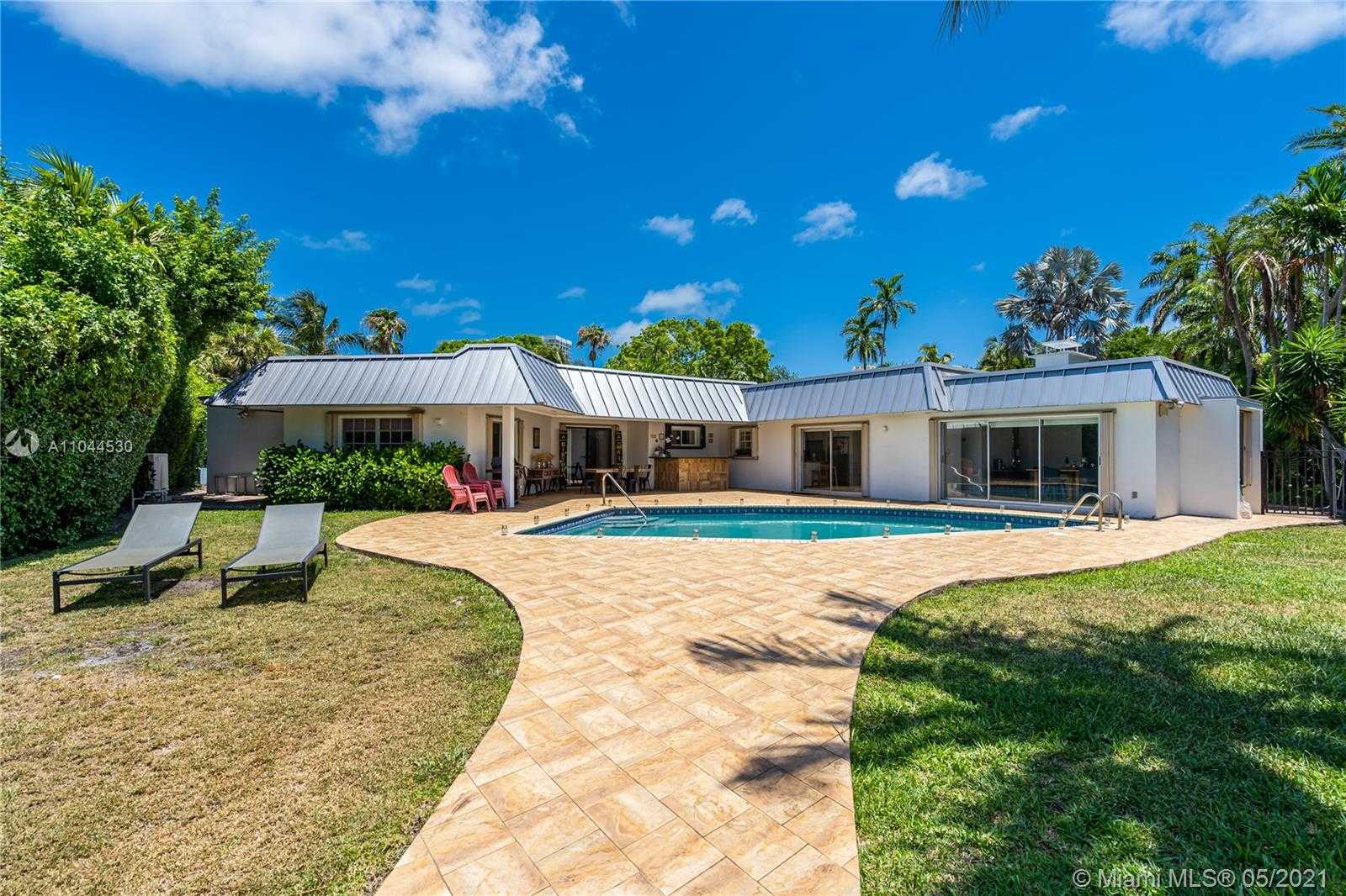 Small Image of 10 ISLAND DR, Key Biscayne Number 36