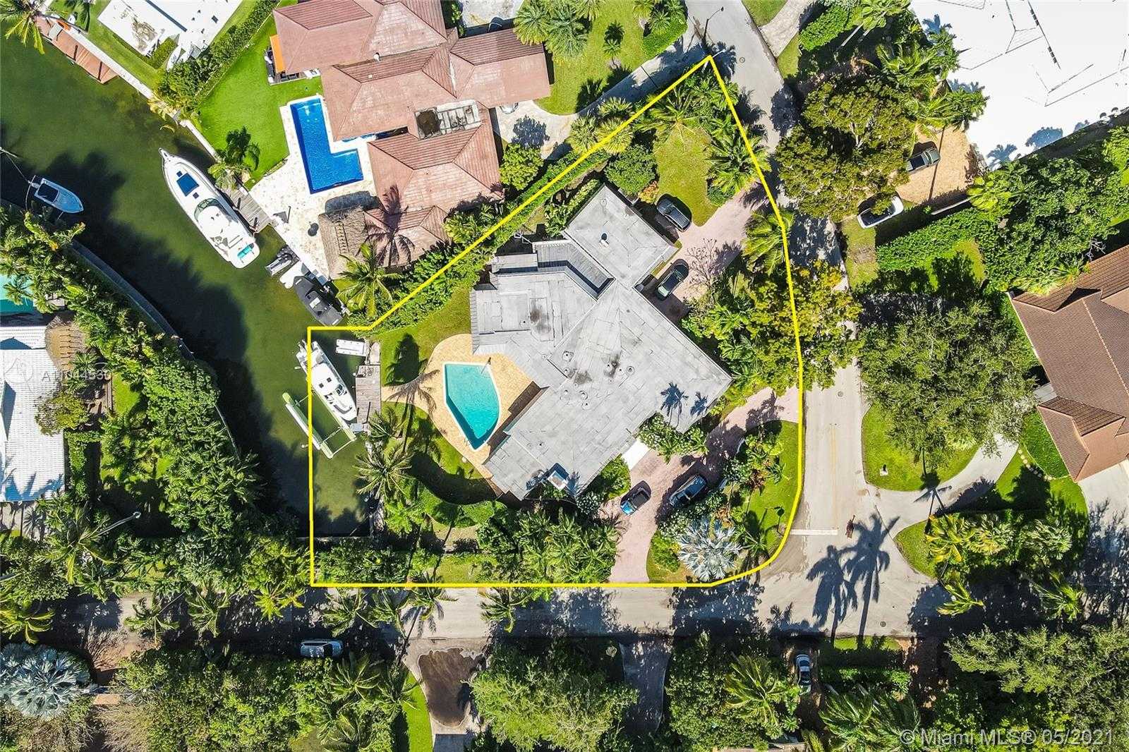 Small Image of 10 ISLAND DR, Key Biscayne Number 38