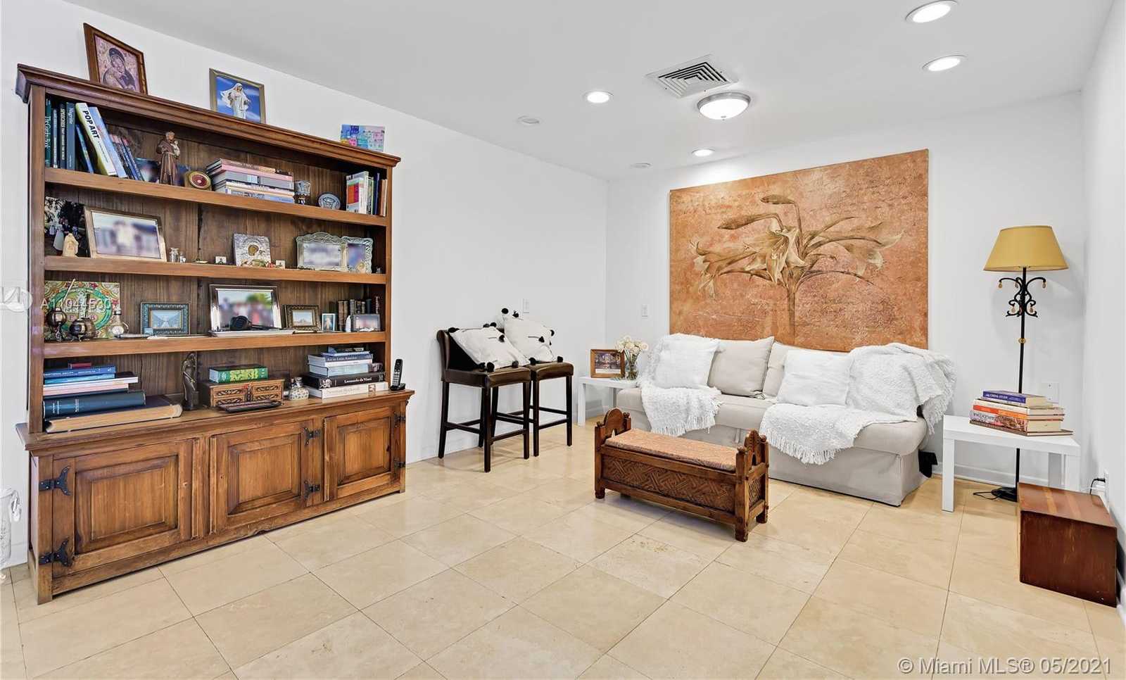 Small Image of 10 ISLAND DR, Key Biscayne Number 5