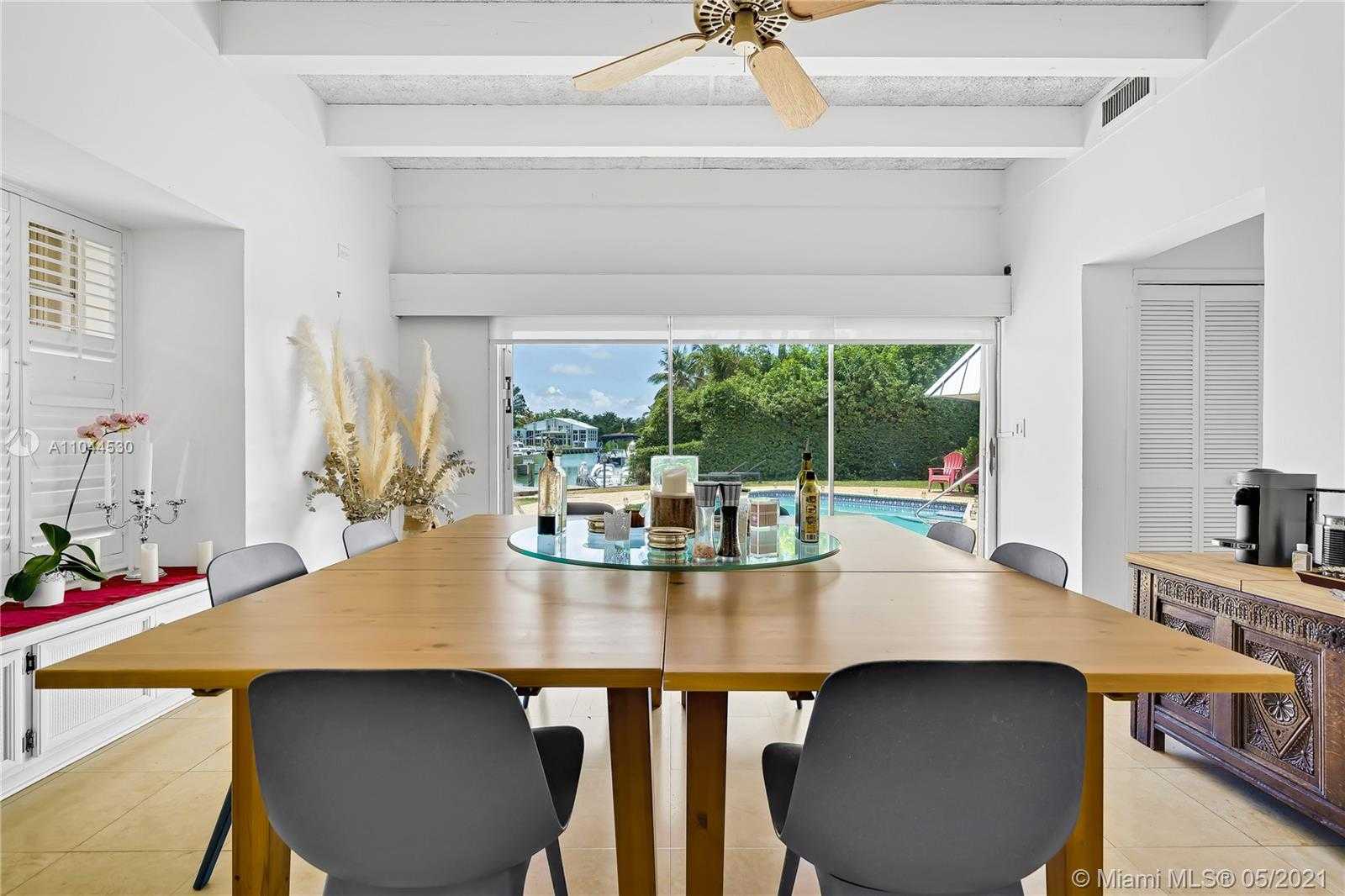 Small Image of 10 ISLAND DR, Key Biscayne Number 8