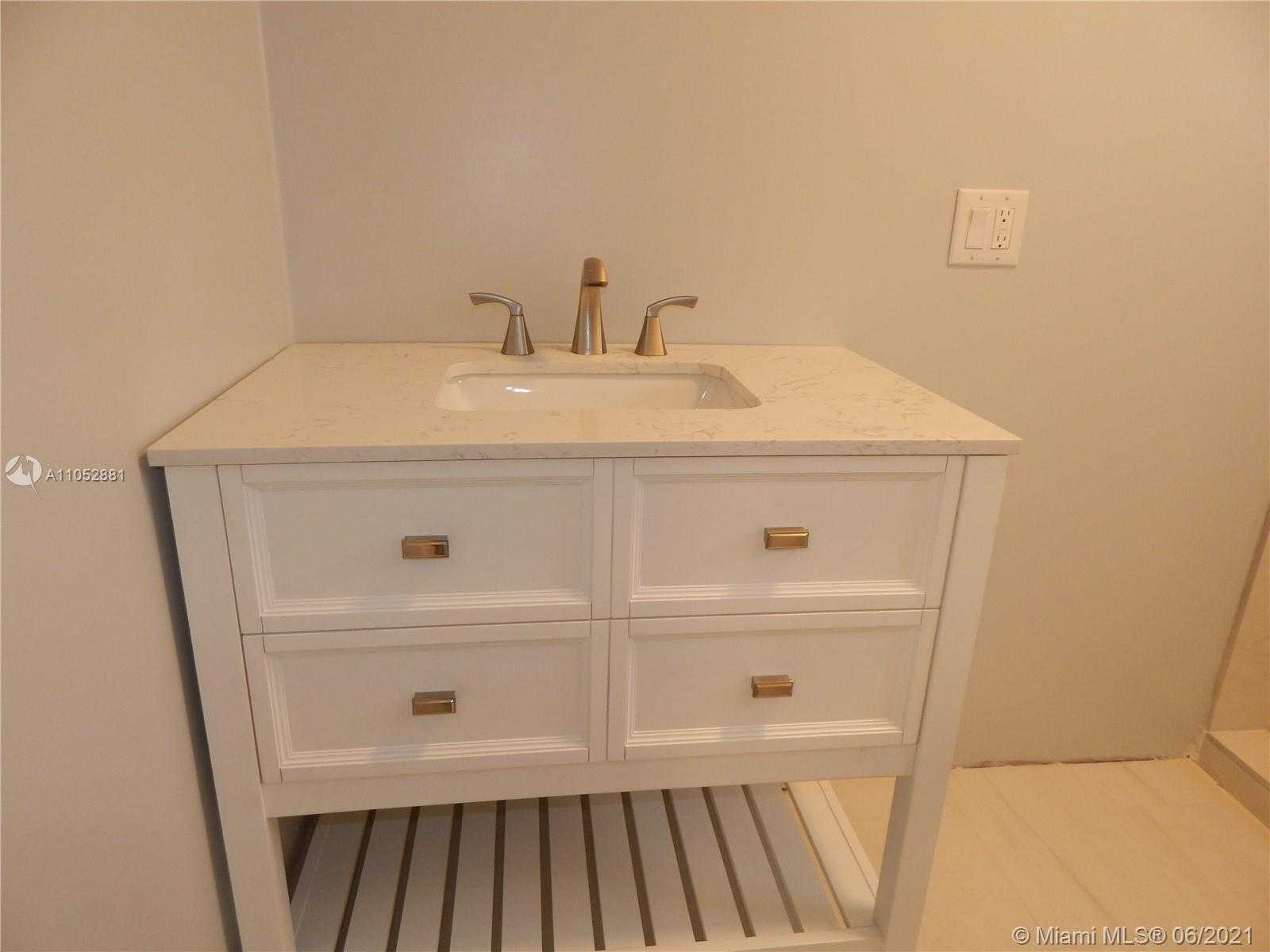Small Image of 661 EAST 11TH PL, Hialeah Number 9