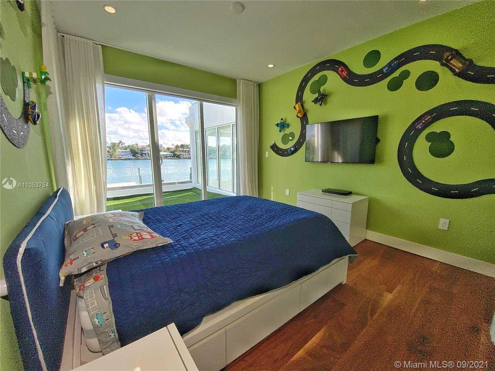 Small Image of 211 NORTH COCONUT LN, Miami Beach Number 12