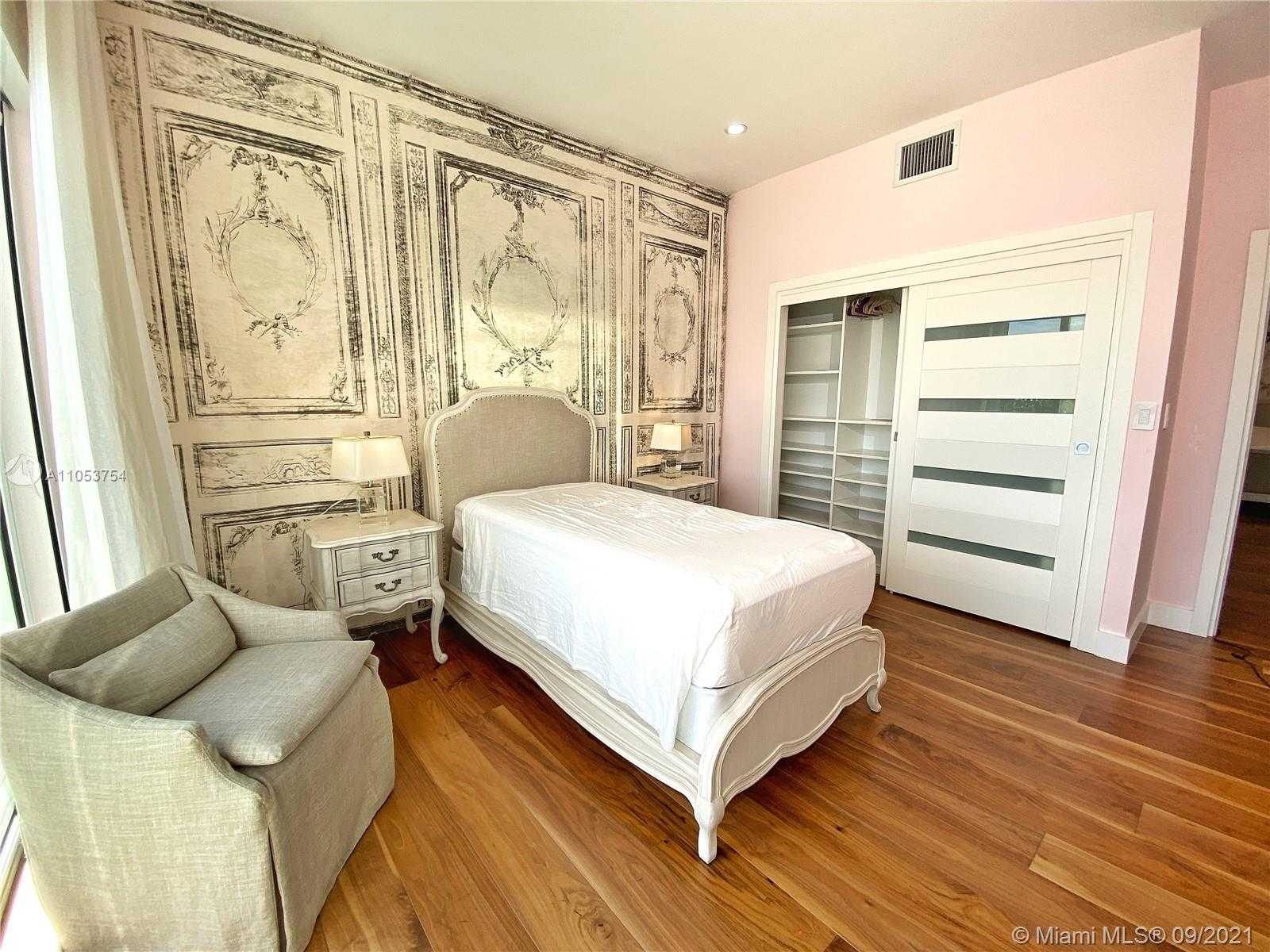 Small Image of 211 NORTH COCONUT LN, Miami Beach Number 15