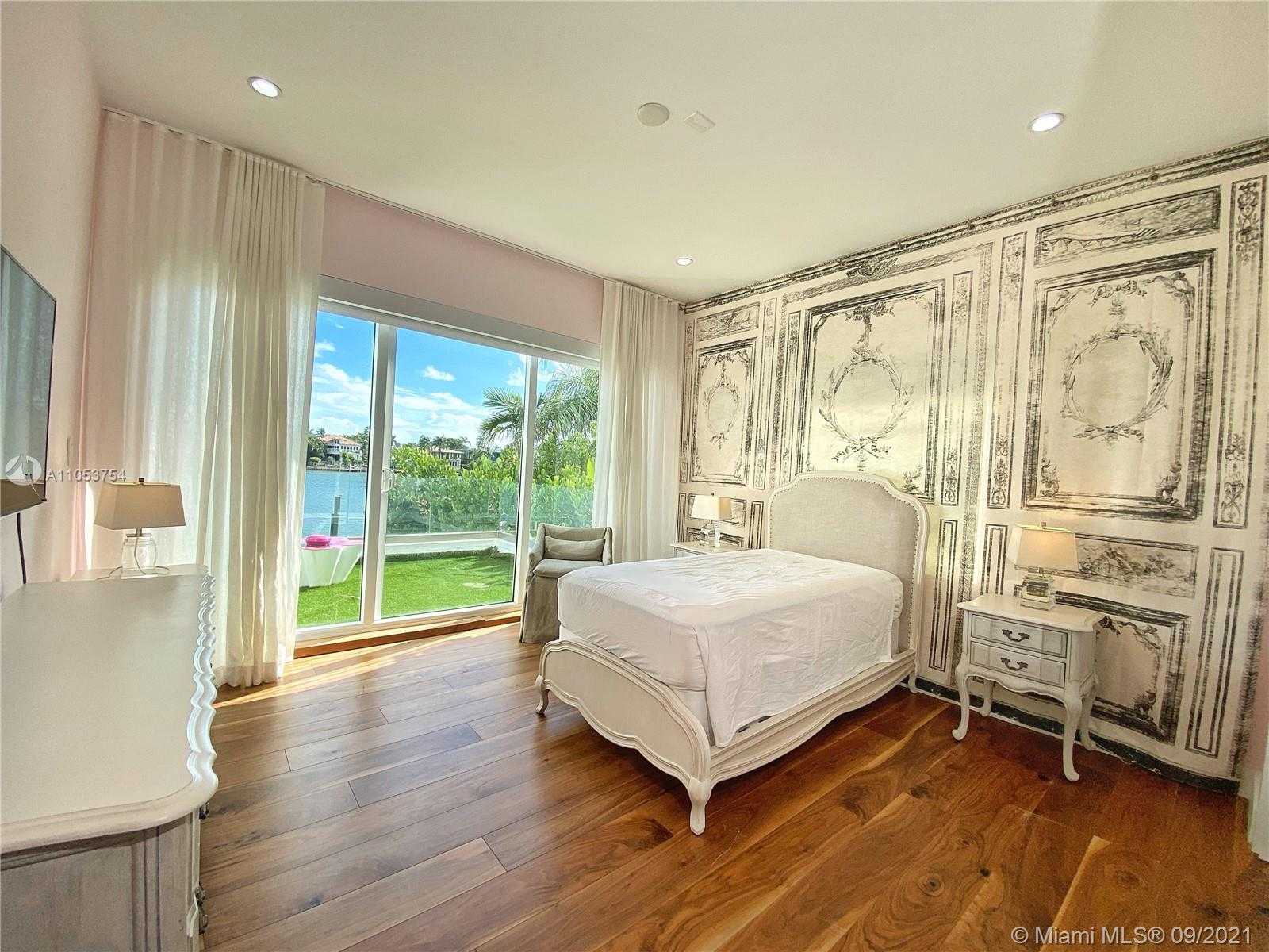 Small Image of 211 NORTH COCONUT LN, Miami Beach Number 16