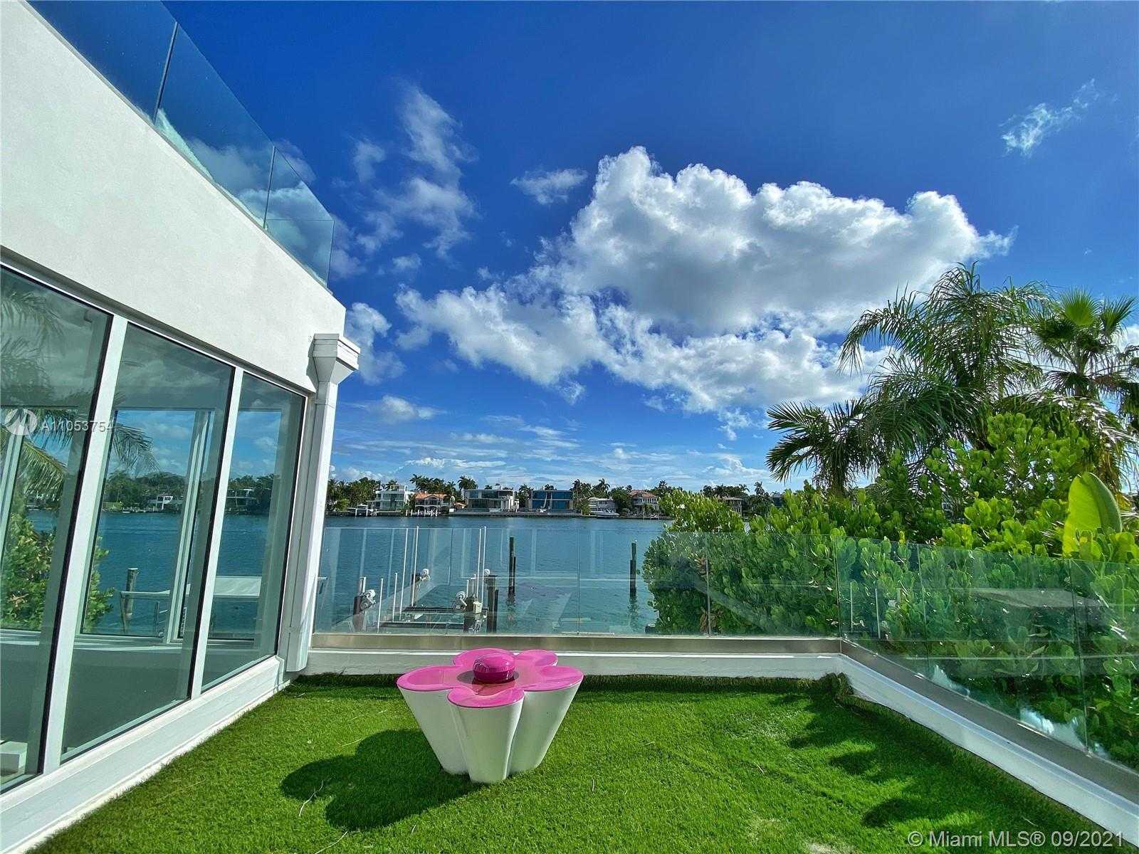 Small Image of 211 NORTH COCONUT LN, Miami Beach Number 17