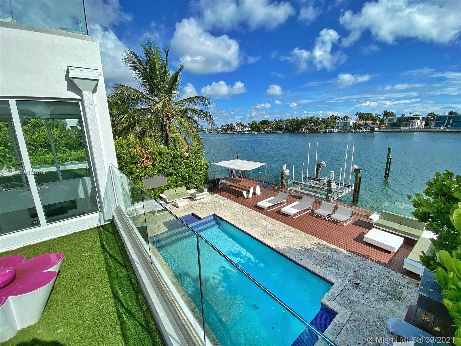 Small Image of 211 NORTH COCONUT LN, Miami Beach Number 18