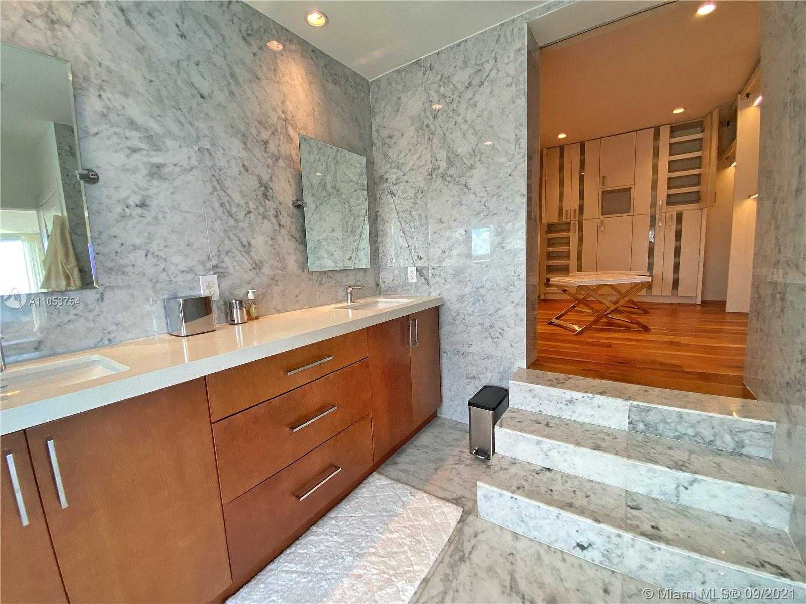 Small Image of 211 NORTH COCONUT LN, Miami Beach Number 24