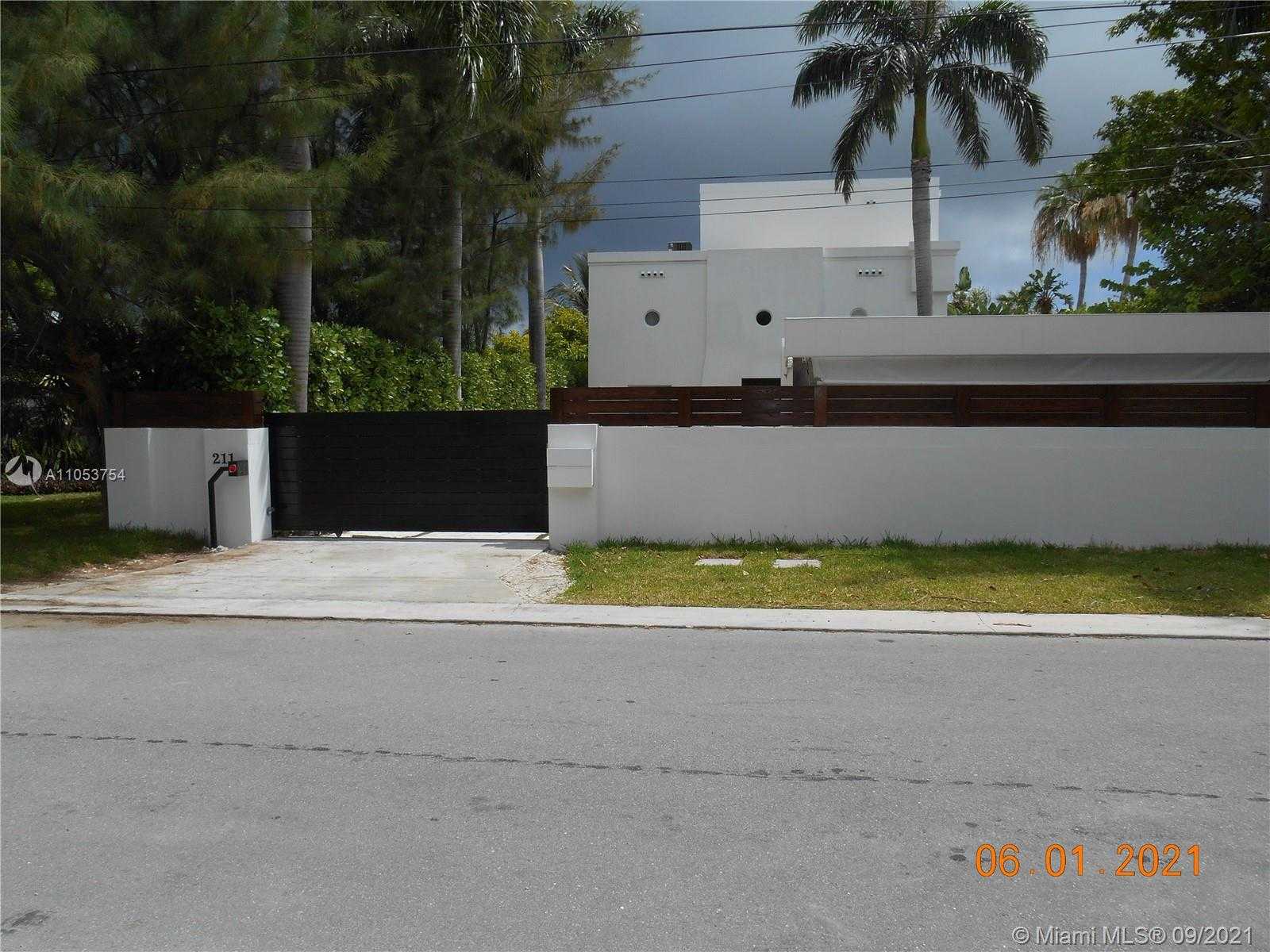 Small Image of 211 NORTH COCONUT LN, Miami Beach Number 3