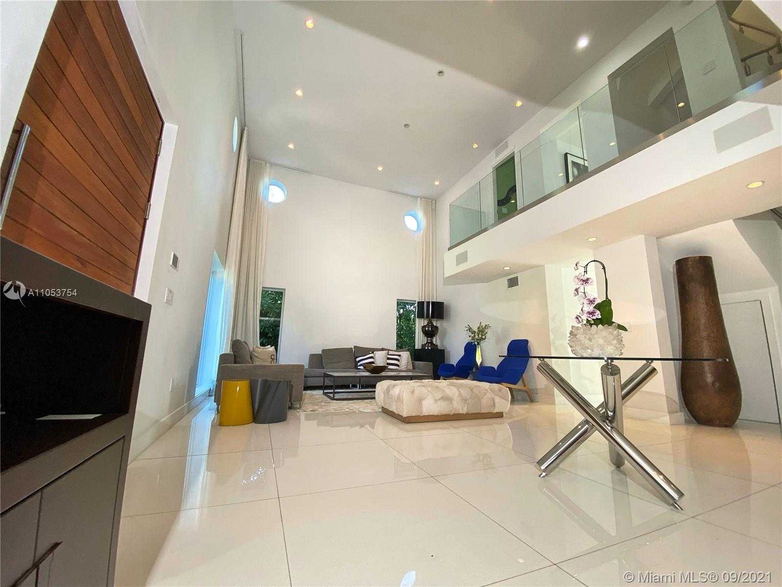 Small Image of 211 NORTH COCONUT LN, Miami Beach Number 4