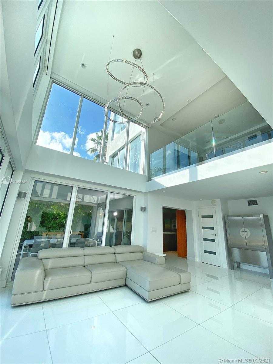 Small Image of 211 NORTH COCONUT LN, Miami Beach Number 8