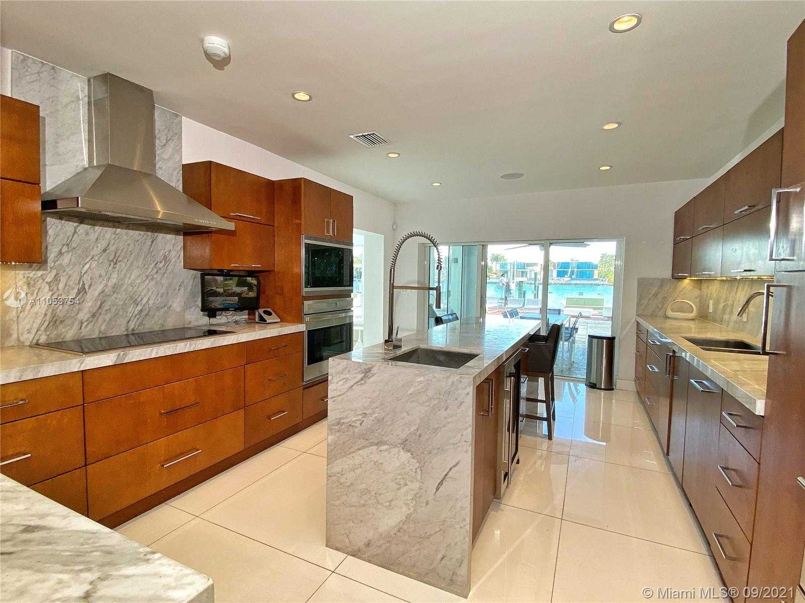 Small Image of 211 NORTH COCONUT LN, Miami Beach Number 9