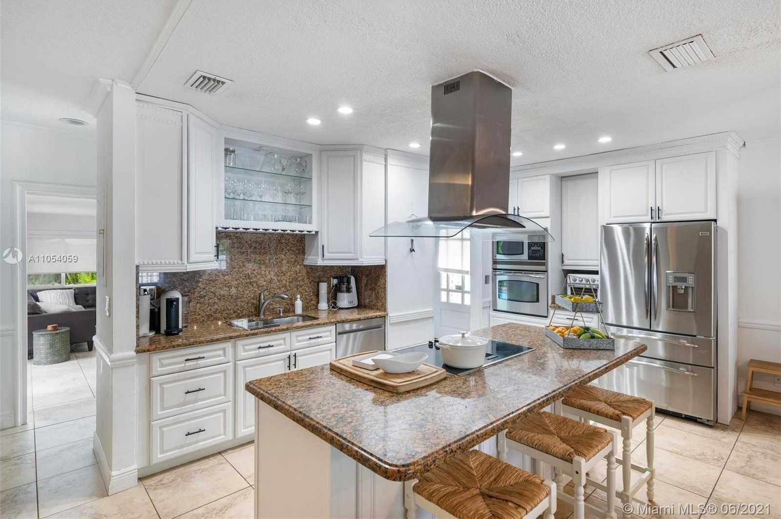 Small Image of 2200 OVERBROOK ST, Miami Number 10