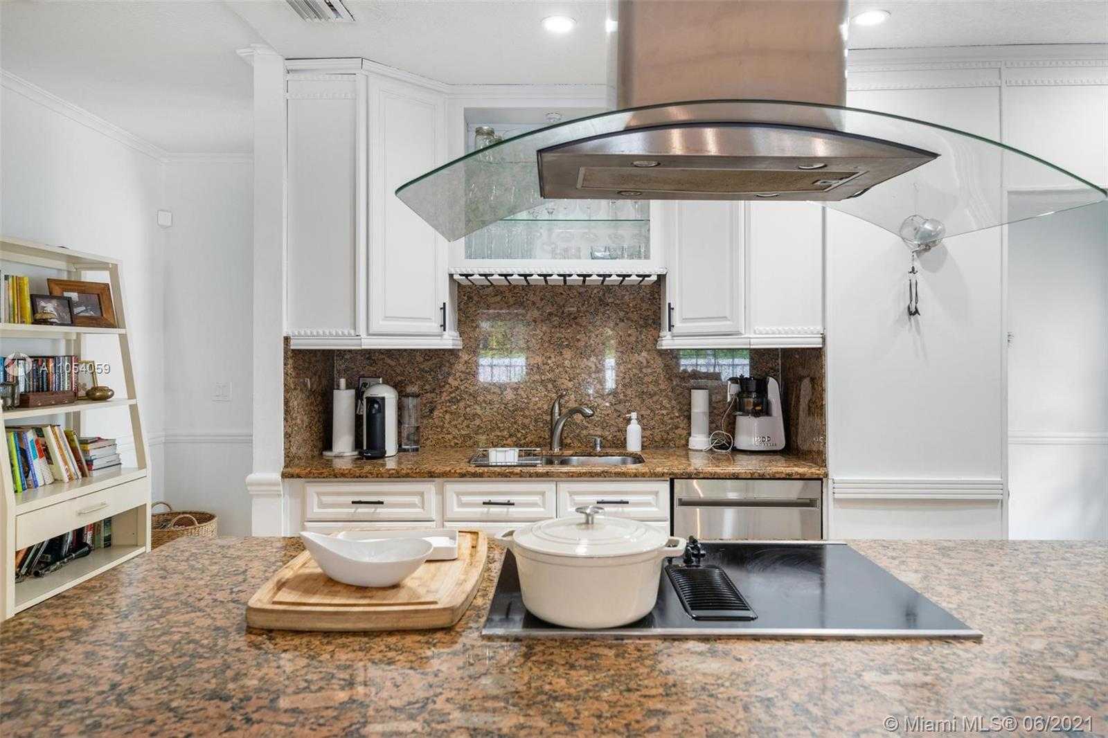 Small Image of 2200 OVERBROOK ST, Miami Number 11