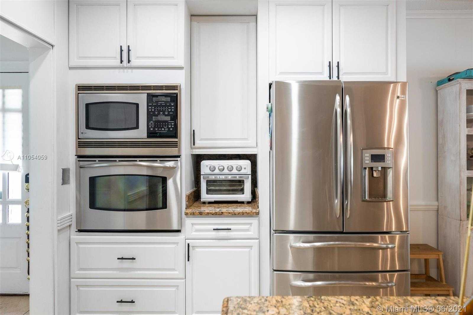 Small Image of 2200 OVERBROOK ST, Miami Number 12