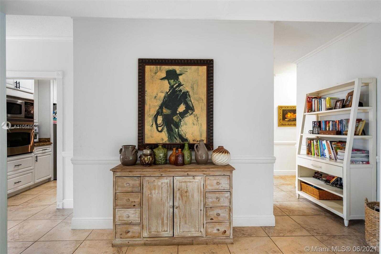 Small Image of 2200 OVERBROOK ST, Miami Number 13