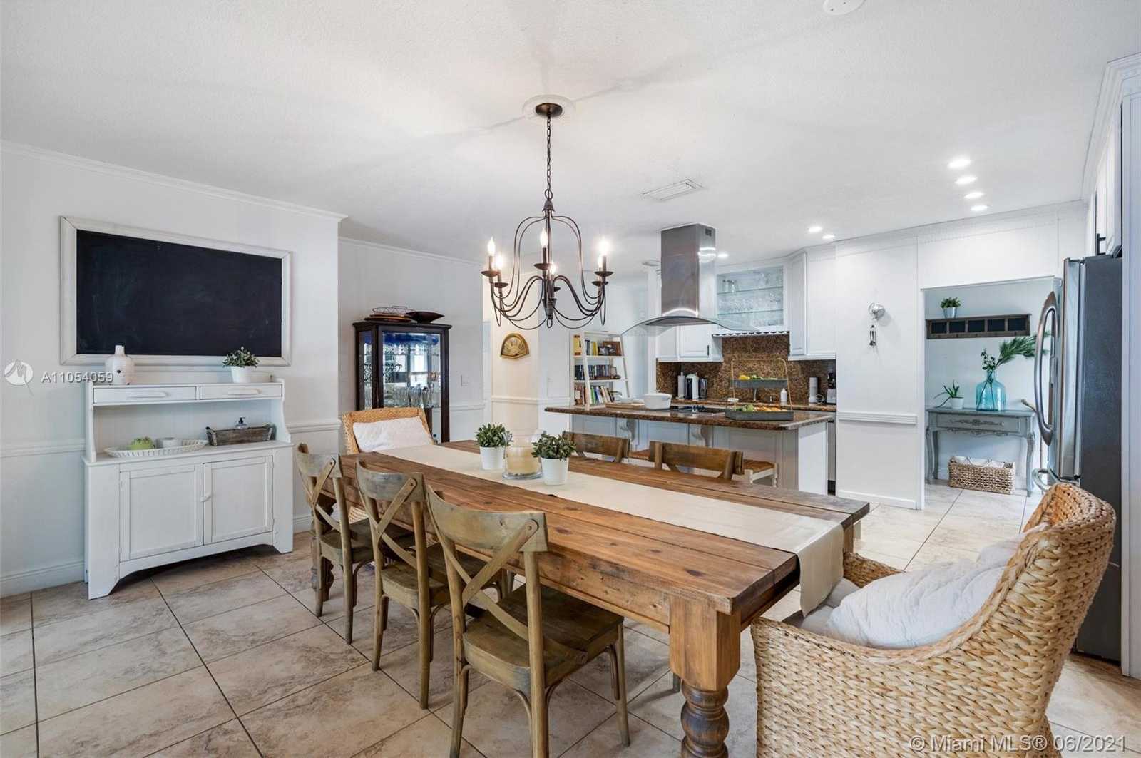 Small Image of 2200 OVERBROOK ST, Miami Number 15