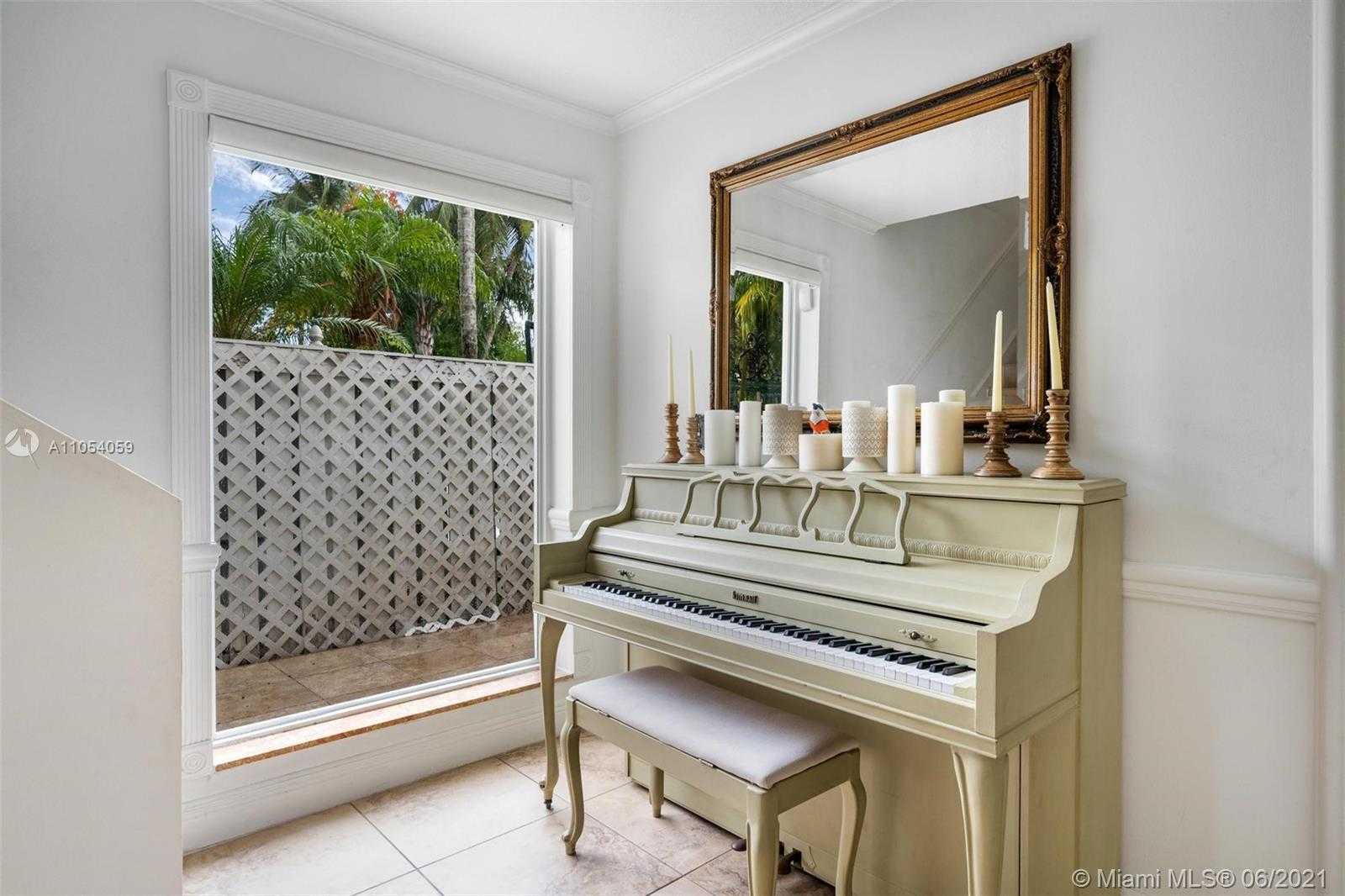 Small Image of 2200 OVERBROOK ST, Miami Number 23