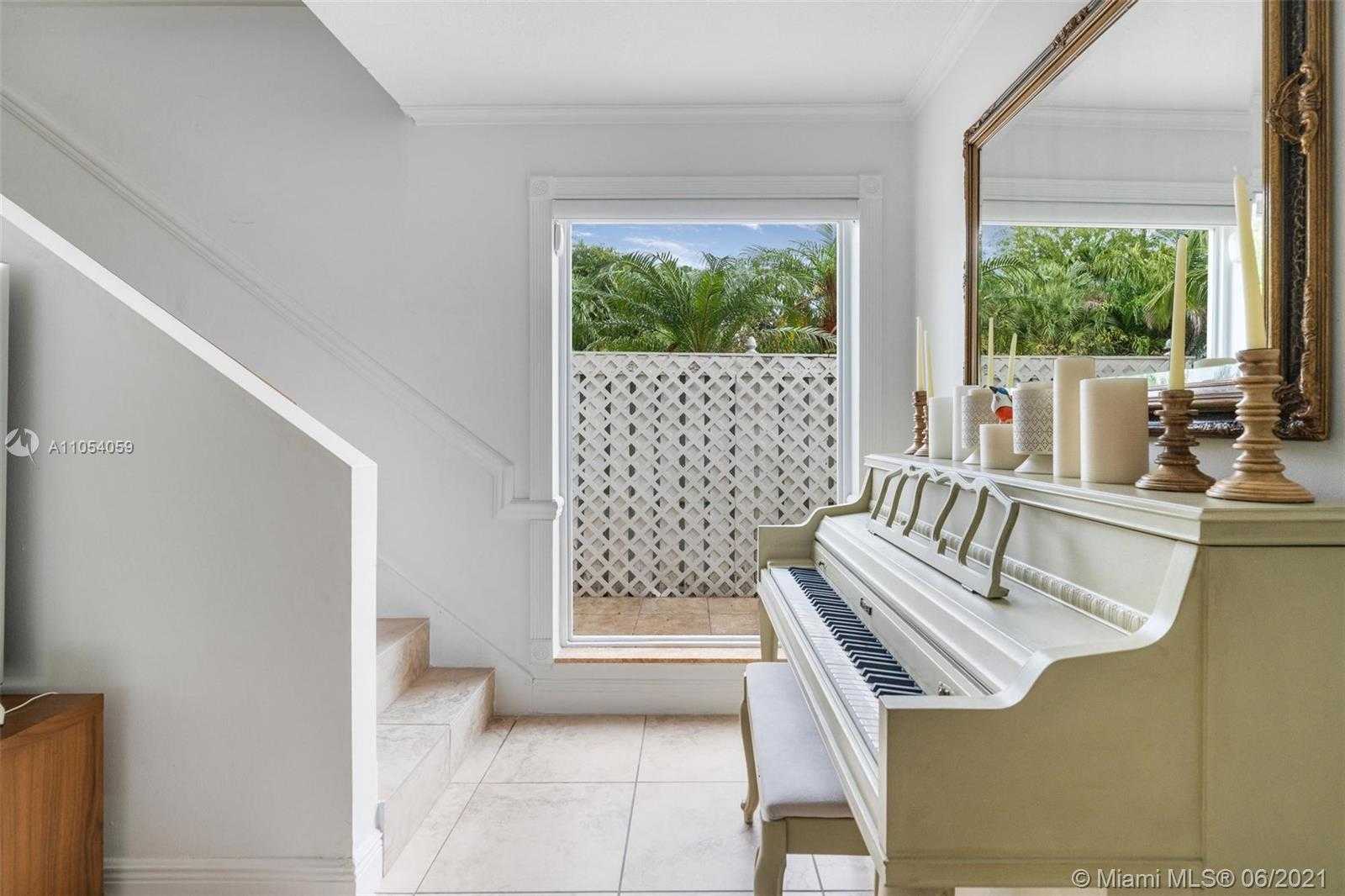 Small Image of 2200 OVERBROOK ST, Miami Number 24