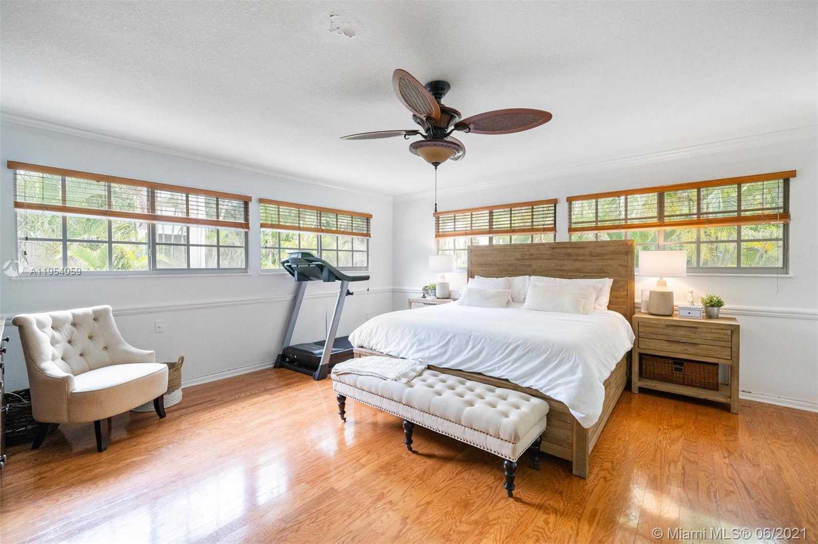 Small Image of 2200 OVERBROOK ST, Miami Number 29