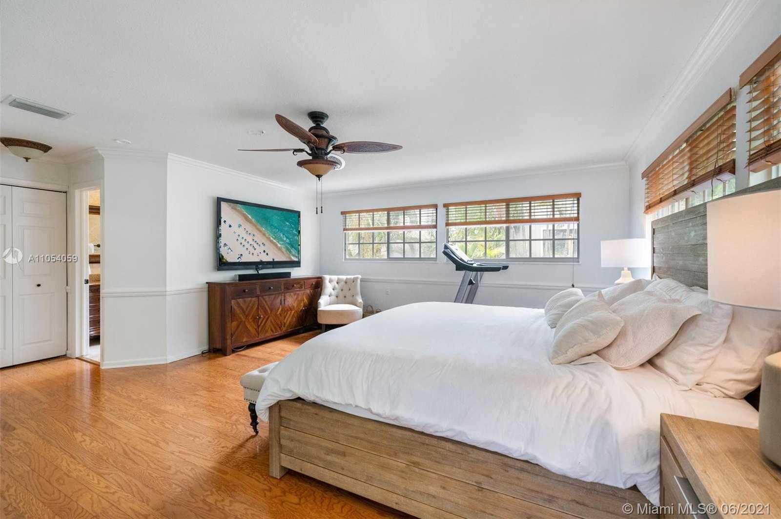 Small Image of 2200 OVERBROOK ST, Miami Number 30