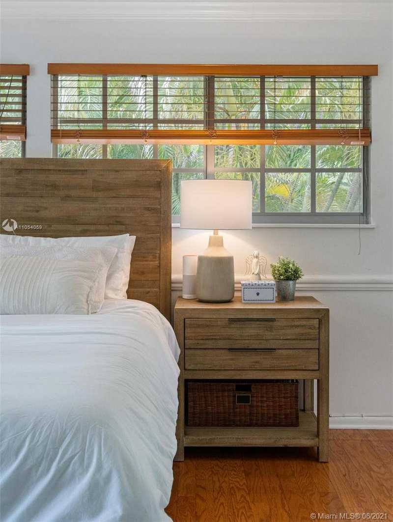 Small Image of 2200 OVERBROOK ST, Miami Number 33