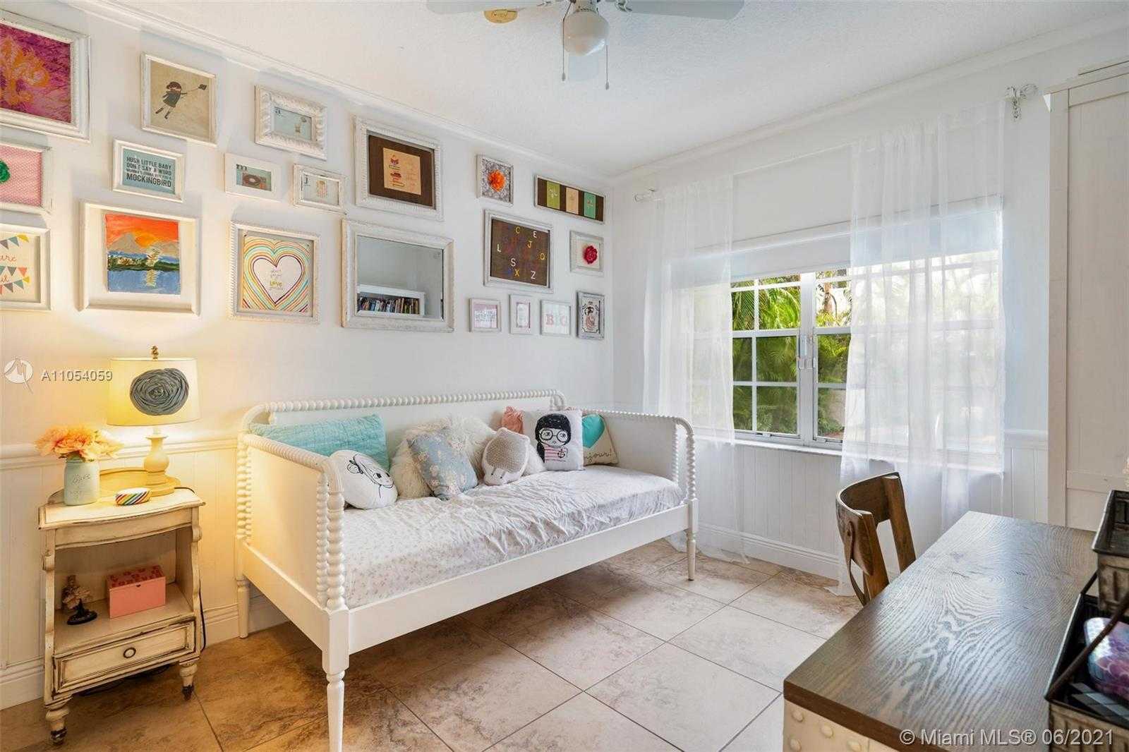 Small Image of 2200 OVERBROOK ST, Miami Number 39