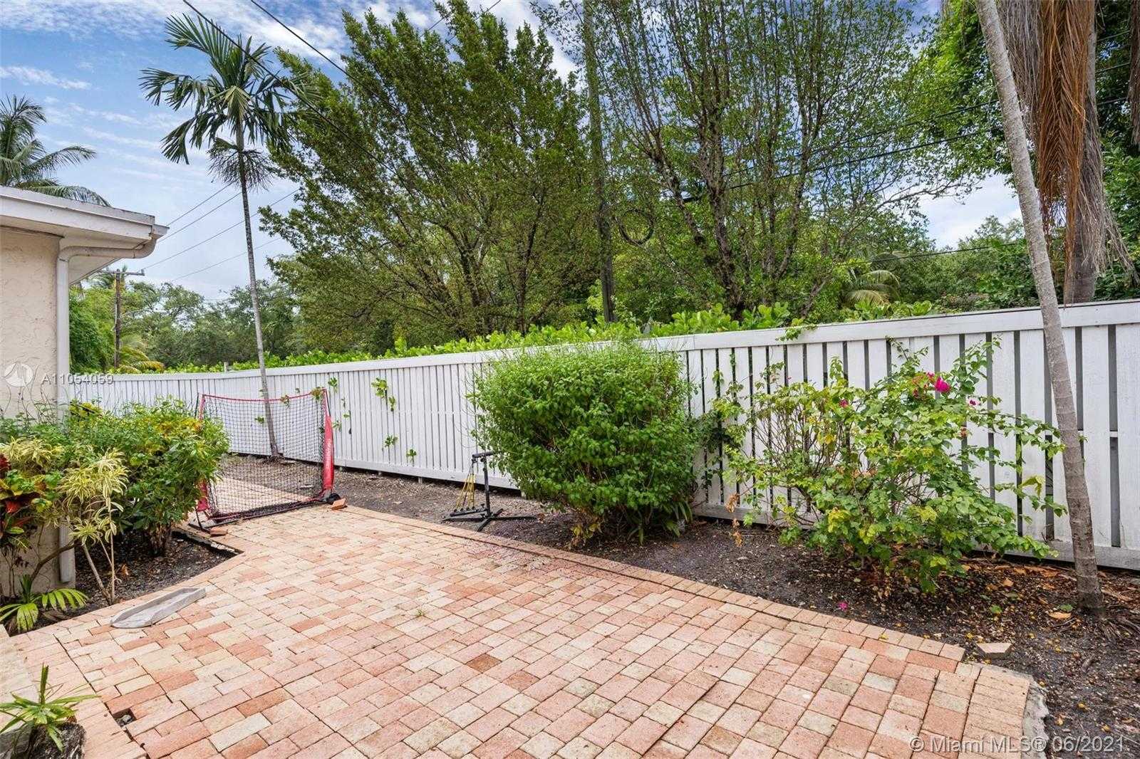 Small Image of 2200 OVERBROOK ST, Miami Number 41
