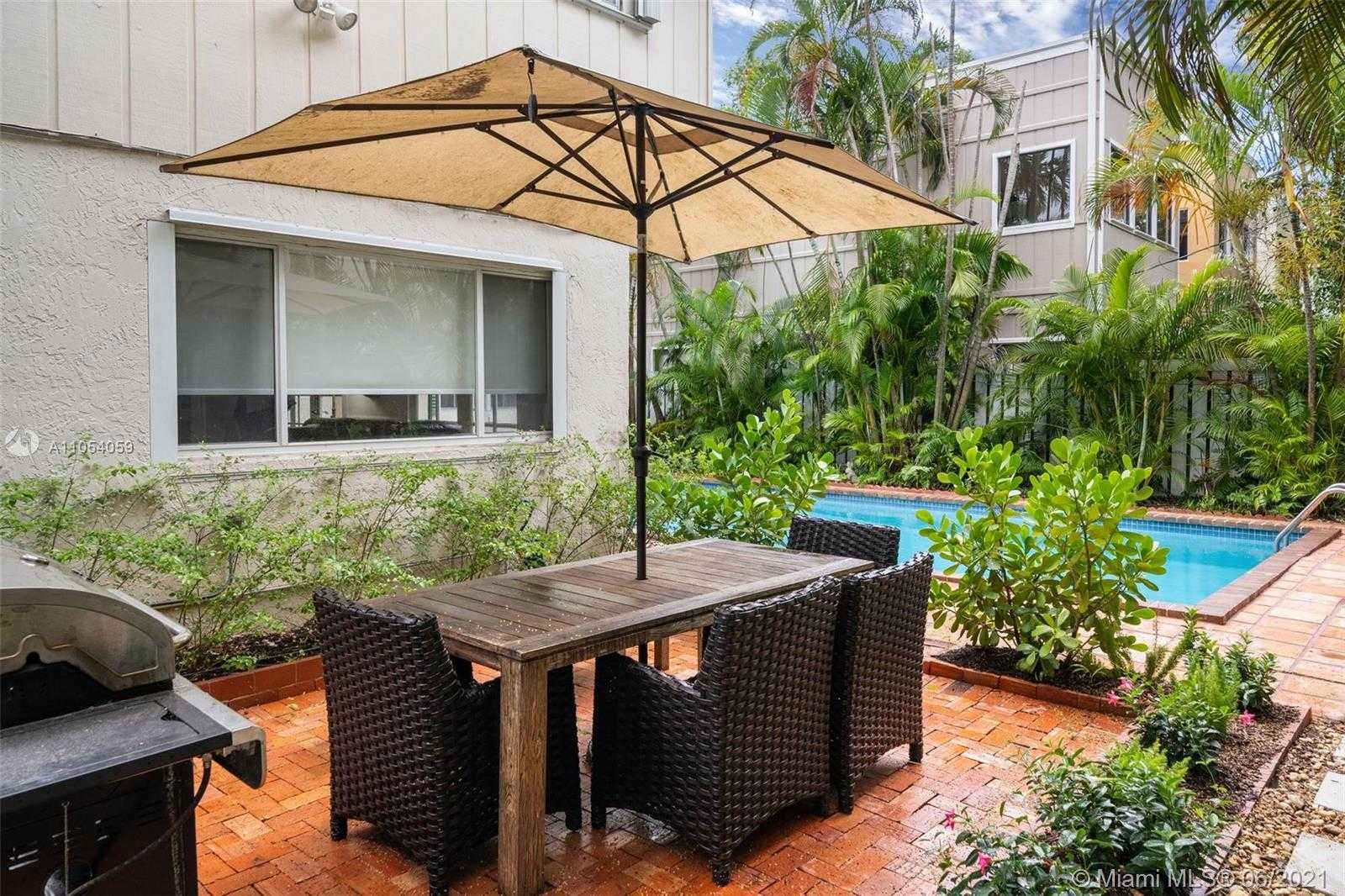 Small Image of 2200 OVERBROOK ST, Miami Number 5